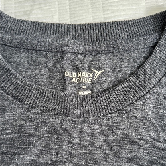 ❤️Old Navy Gray Muscle Tee with Relaxed Fit and Soft Fabric - Picture 2 of 3